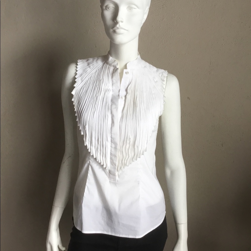 BCBG MAXAZRIA white sleeveless button up